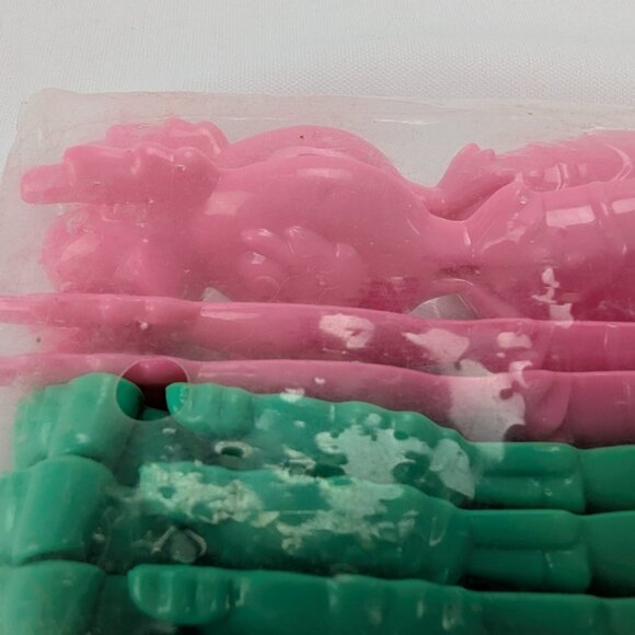 Vintage Easter Character Cutlery Plastic 12 Pieces Party Pink Green Purple New - Picture 4 of 6